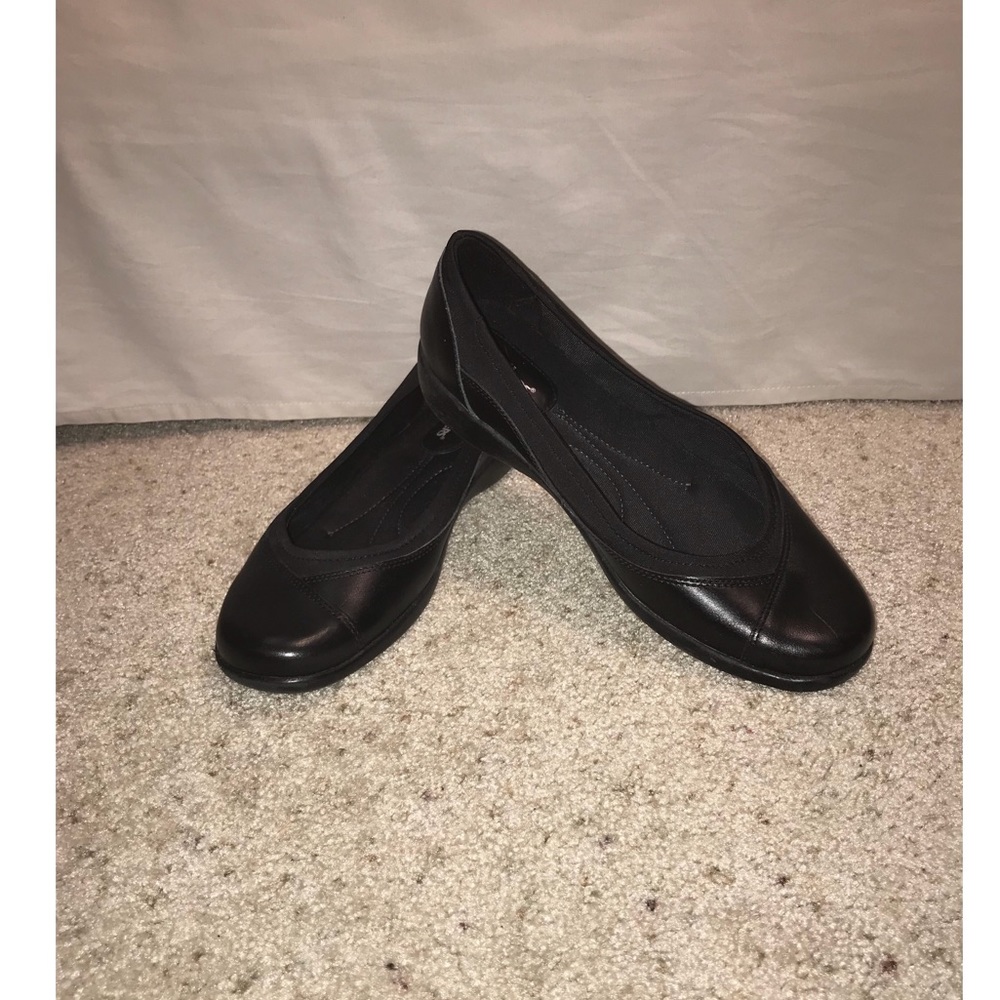 Cobbie Cuddlers Black Flats